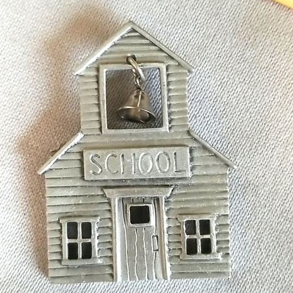 Bell in SCHOOL HOUSE by JJ pin - Picture 1 of 3